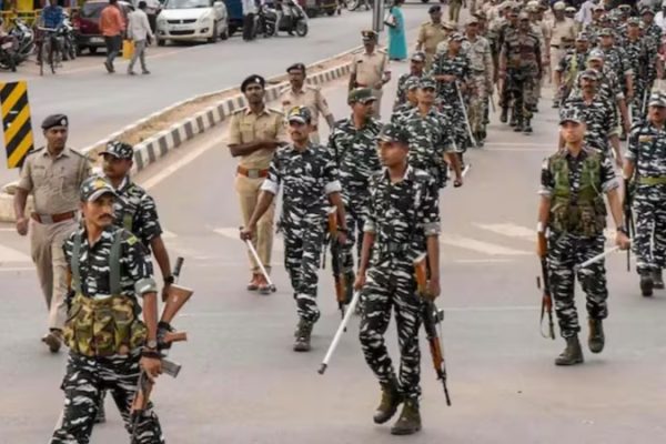 बंगाल में 19 जून तक तैनात रहेंगी केंद्रीय बलों की 400 कंपनियां, लगातार हो रही हिंसा के बाद ECI ने लिया फैसला