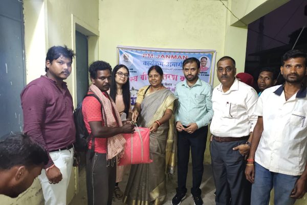 बगीचा ब्लॉक में 177 किसानों को मत्स्य बीज का हुआ वितरण, अब किसानों की आय का जरिया बनेंगे मनरेगा के तहत बनाए गए तालाब