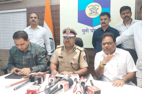 दोस्तों के साथ बैंकॉक जा रहा था बेटा, पूर्व मंत्री ने दर्ज करवाया अपहरण का केस, बीच रास्ते से लौटा विमान
