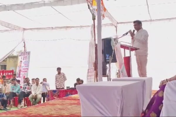 चुनाव प्रचार में पीएम श्री स्कूल के बच्चे, टीचर सस्पेंड