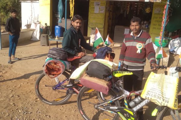 डोंगरगढ़: निर्भय लिल्हारे साइकिल से निकले प्रयागराज की यात्रा पर, जानिए कौन है निर्भय लिल्हारे…