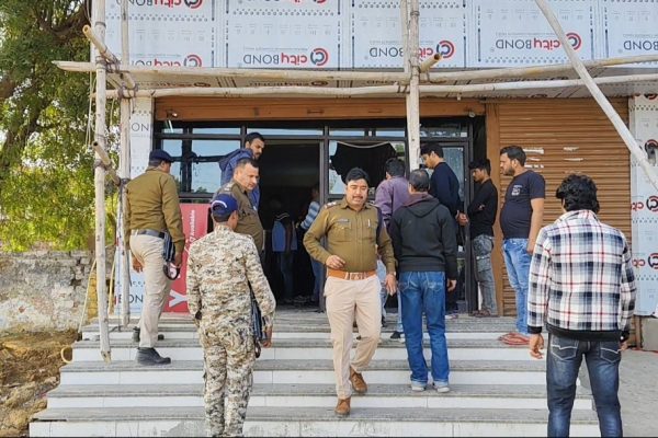 प्राॅमिस डे पर OYO होटल में फायरिंग,हथियारबंद युवकों ने चलाईं ताबड़तोड़ गोलियां