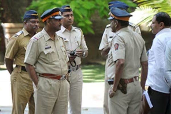 प्यार का खौफनाक अंत…गर्लफ्रेंड के घर पिटाई से युवक की मौत, परिजनों ने लड़की के घर के बाहर जलाई चिता