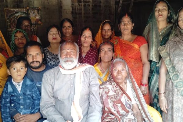 मिर्जापुर: महाकुंभ में लगाई डुबकी फिर सपने में आई मां… 32 साल बाद साधू बन पहुंचा घर