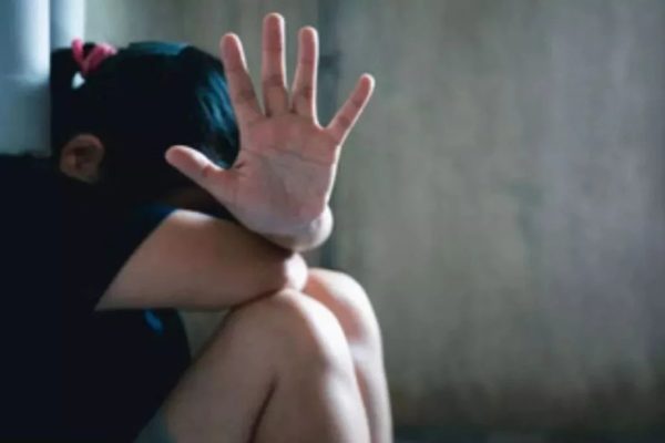UP Crime: शिक्षक बना हैवान… म्यूजिक टीचर ने स्कूल में LKG की छात्रा से की गंदी हरकत, ऐसे खुला मामला
