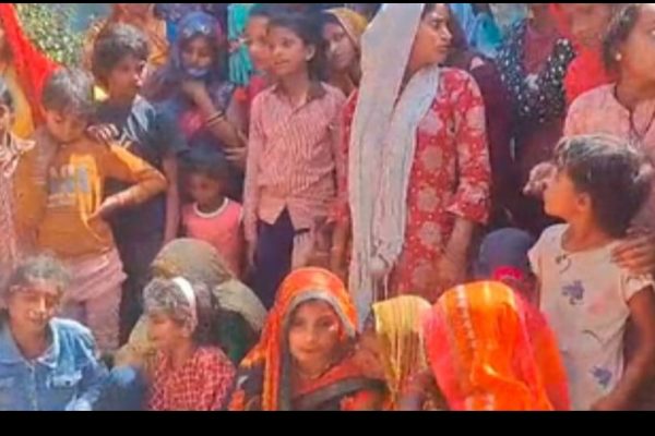 UP News: ‘मम्मी-पापा मुझे माफ करना…’, सुसाइड नोट में लिखी रुला देनी वाली कहानी, फिर फंदे से झूल गई युवती