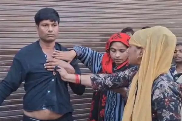 इटावा में सनसनीखेज घटना: पत्नी का आरोप, पूर्व विधायक के ड्राइवर ने 18 साल तक किया अत्याचार, अर्धनग्न कर छत से लटकाया