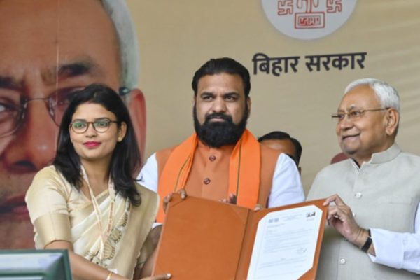 बिहार में अब शिक्षकों की नहीं होगी कमी… CM नीतीश कुमार ने तीसरे चरण में 51,389 शिक्षकों को सौंपे नियुक्ति पत्र