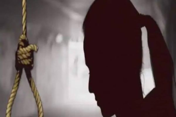 डोंगरगढ़ : युवती की अपने ही घर में फंदे से झूलती मिली लाश, जांच में जुटी पुलिस