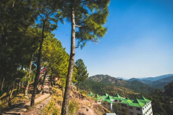 शिमला-मनाली छोड़िए, घूम आएं कंगना रनौत का गांव – इसकी खूबसूरती आपको कर देगी दीवाना!
