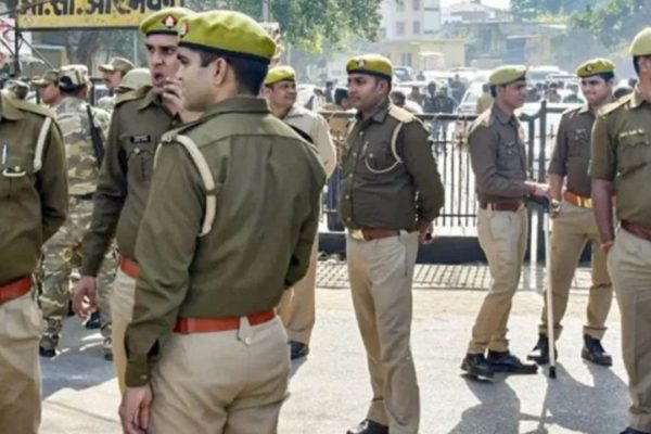 जूते में थूक कर UKG के बच्चे से चटवाया, मारे 30 चाटें; दूसरी क्लास के छात्र की हरकत पर सन्न रह गए लोग