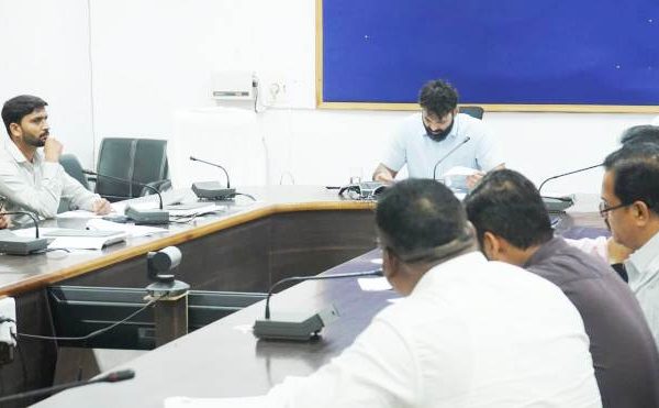 जशपुर कलेक्टर ने खाद्य एवं खाद्य आपूर्ति सम्बद्ध विभागों की ली समीक्षा बैठक, पर्याप्त भंडारण और वितरण करने ने दिए निर्देश