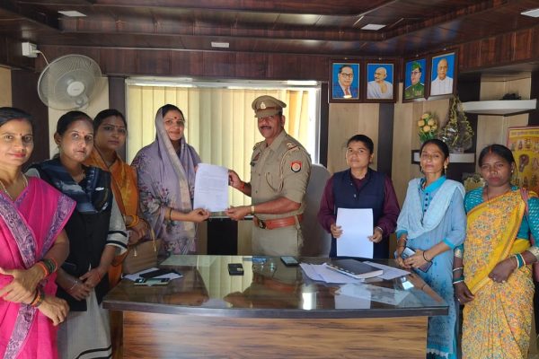 प्रतापगढ़: दिल्ली की मुख्यमंत्री पर अपमानजनक टिप्पणी को लेकर भाजपा नेत्री ने की शिकायत, प्रतिनिधिमंडल के साथ कार्रवाई की उठाई मांग