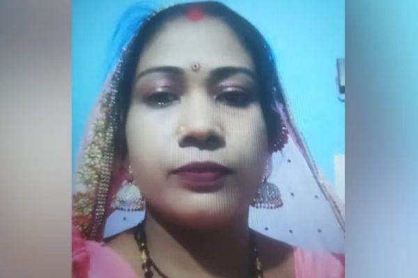 नोएडा सुसाइड केस में खुलासा: पति को भाभी संग आपत्तिजनक स्थिति में देख, दो बच्चों संग बीवी ने उठाया खौफनाक कदम
