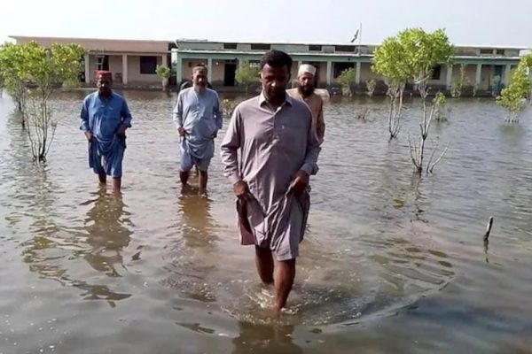 पाकिस्तान: मुजफ्फराबाद में अचानक आई ‘बाढ़’, इमरजेंसी घोषित… भारत का नाम लेकर छटपटाने लगी PAK मीडिया