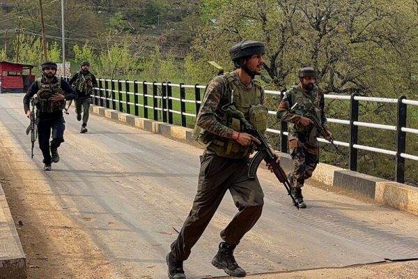भारत के एक्शन से घबराई पाकिस्तानी सेना! PoK में आतंकियों से खाली कराए लॉन्च पैड, बंकरों में किया शिफ्ट