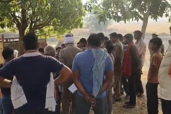 मिर्ज़ापुर: आम के पेड़ से फांसी के फंदे पर झूलते मिले मौसेरे भाई-बहन, मचा हड़कंप