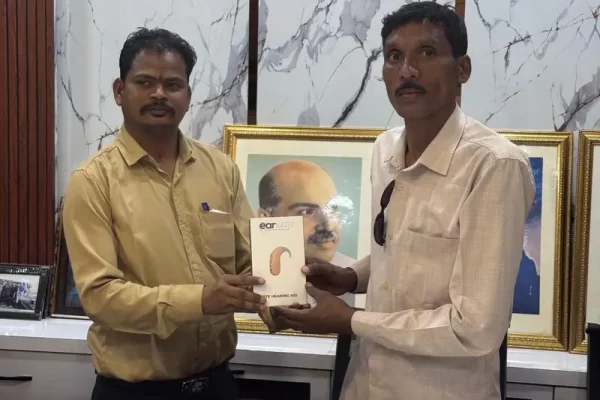 जशपुर: मुख्यमंत्री कैंप कार्यालय में श्रवणदोष की पीड़ित केशव को मिला श्रवण यंत्र, सीएम विष्णुदेव साय को दिया धन्यवाद