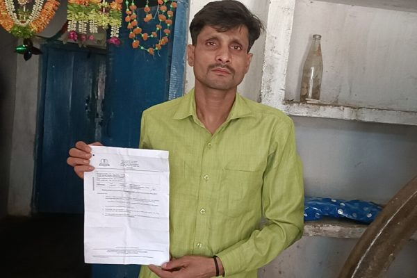 हरदोई : मजदूर को मिला 26 करोड़ का इनकम टैक्स नोटिस, दिल्ली में काम के मिलते हैं 10 हजार
