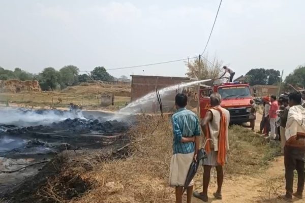 सिंगरौली: अकोरी गांव में खलिहान में लगी भीषण आग, दर्जन भर किसानों की फसल जलकर खाक