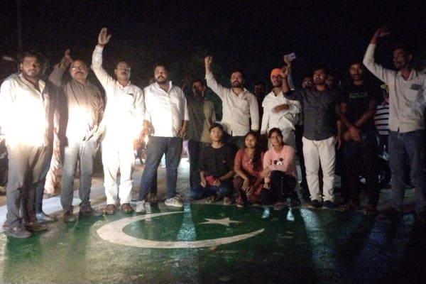 झंडे पर जूते, मुंह पर नारे! बलिया से उठा पाकिस्तान के खिलाफ जनआक्रोश का तूफान