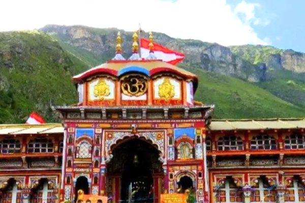 बद्रीनाथ धाम जा रहे हैं तो जान लें ये नियम, नहीं तो भरना पड़ जाएगा 5000 का जुर्माना