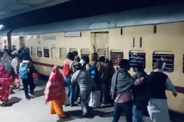बिहार: ट्रेन में यात्रियों से मारपीट-लूटपाट, 2 सूटकेस और कीमती सामान ले भागे बदमाश; 3 यात्री घायल