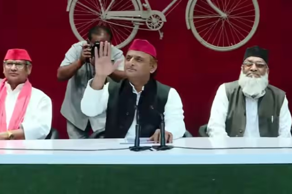 बसपा को करारा झटका: सपा में शामिल हुए दद्दू प्रसाद, चुनावी टिकट की चर्चा तेज…