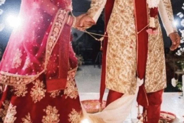 वरमाल के बाद मंडप पर बैठा था दूल्हा, तभी मचा शोर- दुल्हन तो भाग गई; बारात ने फिर…
