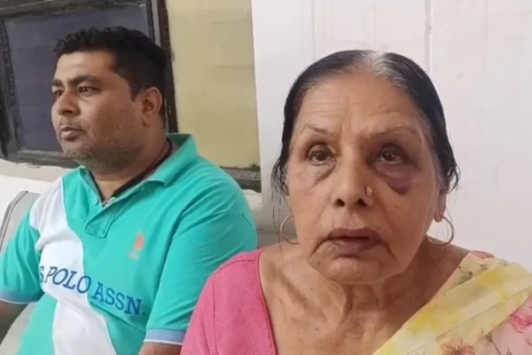 मां को वृद्धाश्रम भेजो – बहू की जिद, पति के इनकार पर मायके वालों से करवाई पिटाई…
