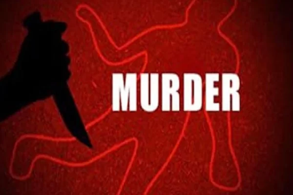 निर्दयी पिता ने की दो मासूम बेटों की हत्या, पत्नी पर भी हमला, भागकर बचाई जान