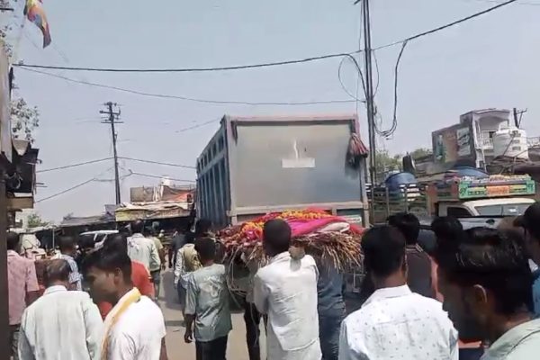Madhya Pradesh: जीते जी मुक्ति नहीं मिली, मरने पर भी फंस गए जाम में…, कतार में लगी गाड़ियों में फंस गई अंतिम यात्रा