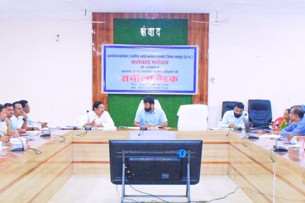 जशपुर: कलेक्टर ने छात्रावासों की व्यवस्थाओं की समीक्षा की, अधीक्षकों को छात्रावास परिसर में अनिवार्य रूप से निवास करने के निर्देश