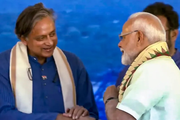 ‘राजनीति नहीं, विकास हो प्राथमिकता’ — PM मोदी संग मंच साझा करने पर बोले शशि थरूर