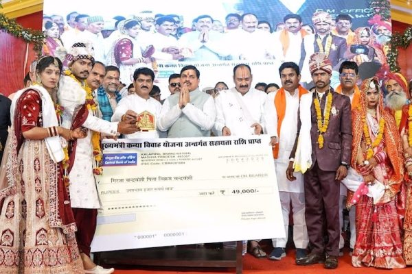 24 घंटे में मुख्यमंत्री ने कवर कर डाले 10 जिलों के सामूहिक विवाह सम्मेलन, बोले- ऐसे आयोजन फिजूलखर्ची रोकने में उपयोगी