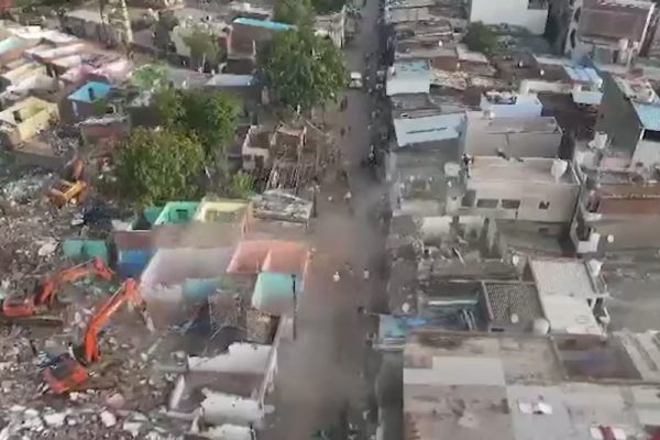 बांग्लादेशियों का अड्डा बने अहमदाबाद के चंडोला तालाब में फिर बुलडोजर एक्शन, 8 हजार अवैध निर्माण होंगे ध्वस्त