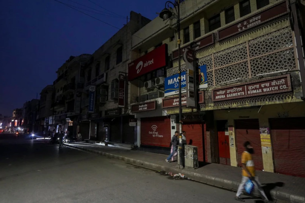 अमृतसर में रेड अलर्ट जारी: नागरिकों को घर के भीतर रहने और खिड़कियों से दूर रहने की हिदायत…