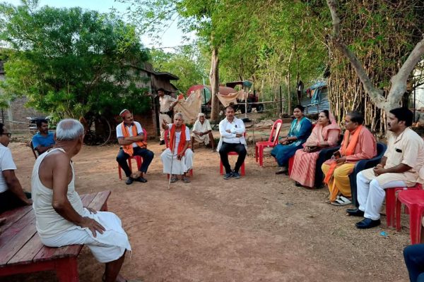 मऊगंज में भीषण हादसा! विधायक प्रदीप पटेल पहुंचे, पीड़ितों से मिले, जानें क्या कहा!