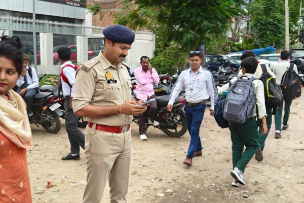 Uttar Pradesh: स्कूली बच्चों की सुरक्षा को लेकर सहारनपुर में चला विशेष अभियान, 31 वाहन सीज, नाबालिग चालकों पर 25-25 हजार का जुर्माना