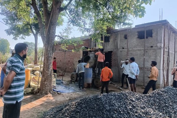 Chhattisgarh: पेंड्रा में शासकीय भूमि पर अतिक्रमण, निर्माण सामग्री और मशीनें जप्त, अवैध निर्माणकर्ता के खिलाफ कार्रवाई