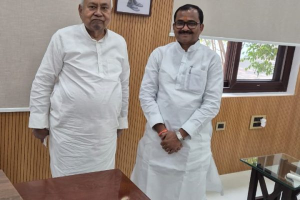 बिहार: CM से मिले पूर्व विधायक,नवनिर्मित पुल का जल्द होगा उद्घाटन