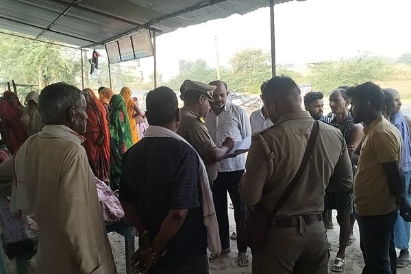 Uttar Pradesh: तेज रफ्तार ट्रक ने महिला को मारी टक्कर: मौके पर मौत, आक्रोशित लोगों ने किया हंगामा