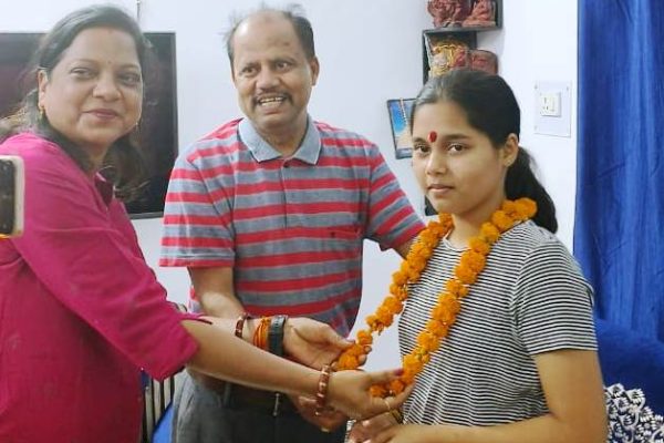 Madhya Pradesh: डिण्डौरी की अदिति कौशल बनीं सीबीएसई हाईस्कूल परीक्षा की टॉपर