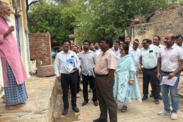 Mirzapur: नोडल अधिकारी ने ग्राम बनकट में पेयजल परियोजनाओं का किया भ्रमण, कही यह बात…