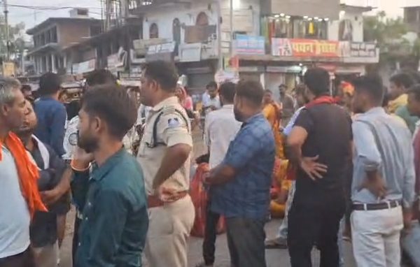 बस ड्राइवर की संदिग्ध मौत से मचा बवाल: ज़हर खाने से गई जान, परिजनों ने जताया बस मालिक पर प्रताड़ना का आरोप, चक्काजाम से सीधी शहर थमा