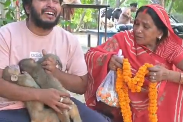 दो बेजुबान बंदरों की मौत पर फ़फ़क-फ़फ़क कर रो पड़ा विक्रम, हर किसी का हृदय छल्ली-छल्ली हो गया