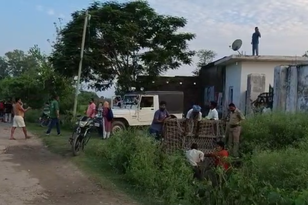 वीडियो वायरल: बहराइच में तेंदुए ने ग्रामीणों पर किया हमला, फिर भागकर छिपा पुलिया में