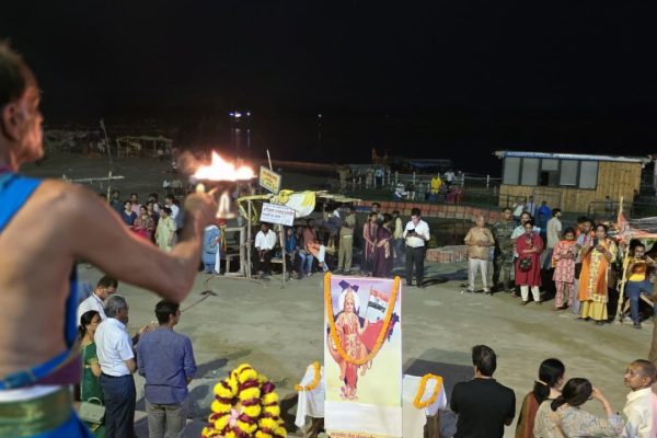 भारत-पाक के बीच सीजफायर पर अयोध्या में जश्न, सरयू तट पर भारत माता की आरती; देशभक्ति नारों से गूंजा घाट