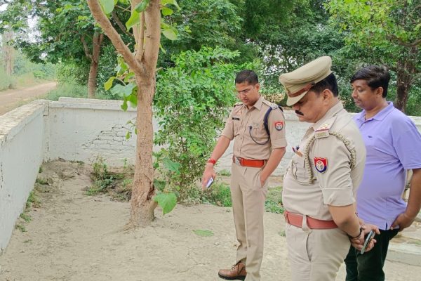 एक फंदे से लटका तो दूसरे जमीन पर पड़ा… सरकारी स्कूल में मिला 2 युवकों का शव, हत्या-आत्महत्या में उलझी पुलिस!