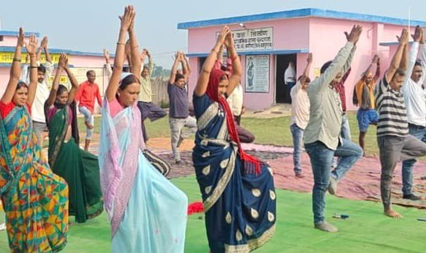 जशपुर: चुंदापाठ, भंवर समेत विभिन्न शासकीय कार्यालयों में हुआ योगाभ्यास